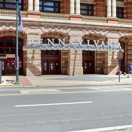 Sonder Liberty Place Philadelphia Exterior photo