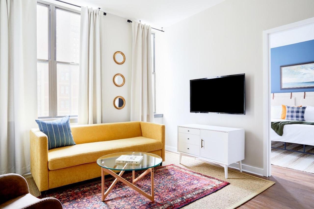 Sonder Liberty Place Philadelphia Room photo