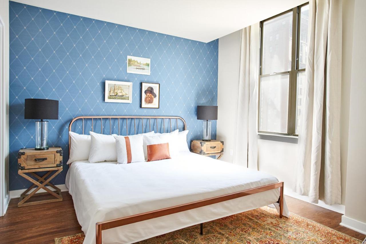 Sonder Liberty Place Philadelphia Room photo